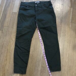 Blue Spice juniors green skinny pants/jeans size 9